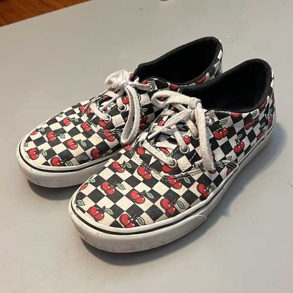 Vans - Picture 2 of 7
